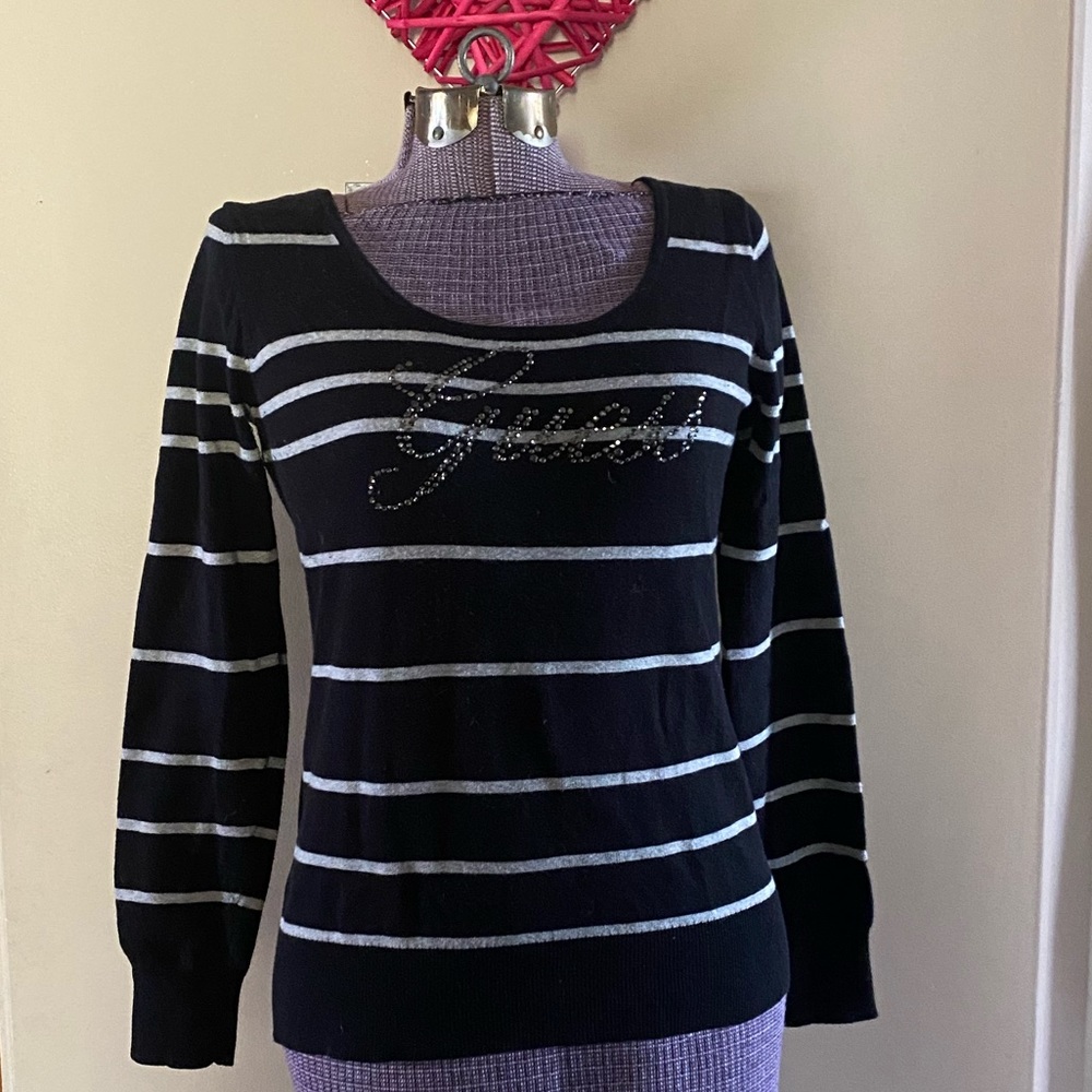 🔔 2/$50 🔔 Guess sweater